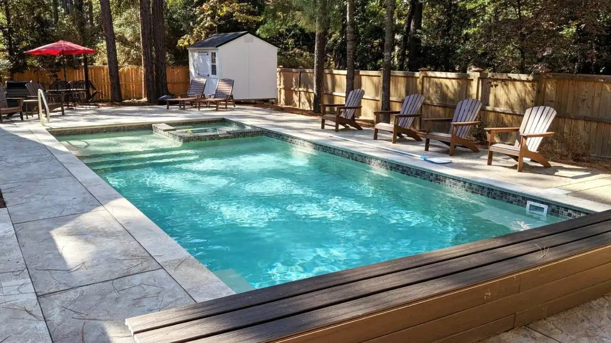 Clean backyard salt water pool with spa in Riverside, CA